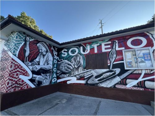 Mural de homenagem &agrave;s tecedeiras de Soutelo